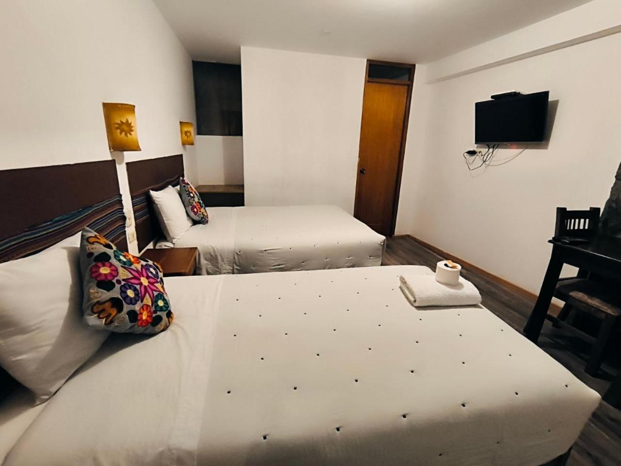 Hostal Balcon De Piedra Urubamba Bagian luar foto